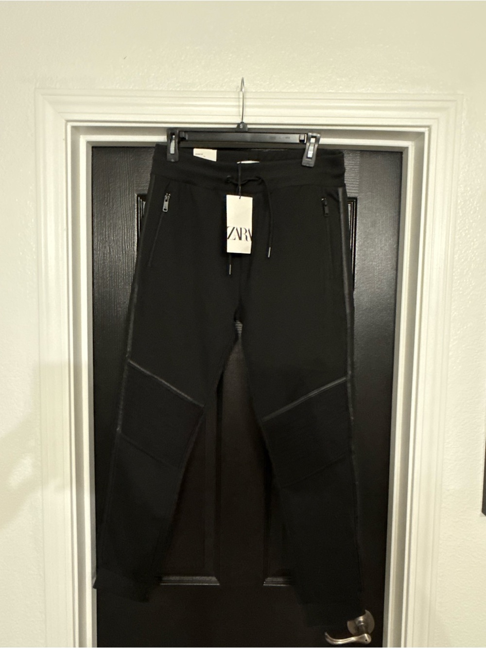 Zara Men Black Slim Joggers with Zip Pockets
